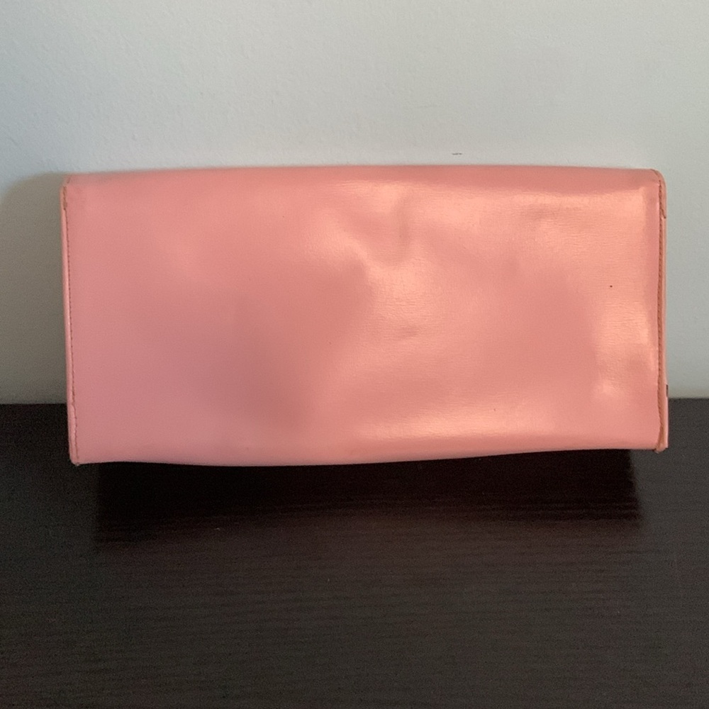 Vintage Pink Majestic Clutch with Comb and Compact - Picture 4 of 11